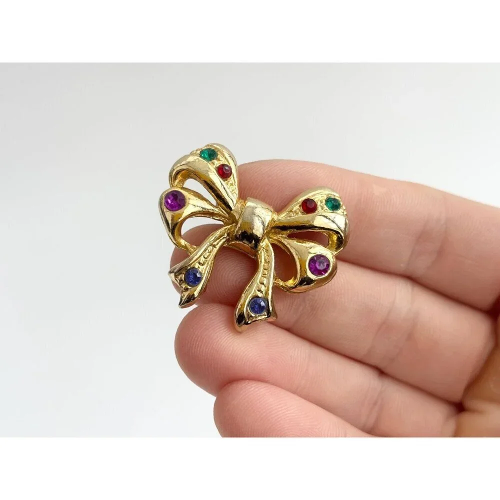 Christmas Bow Rhinestoned Gold Toned Holiday Themed Vintage Jewelry Brooch